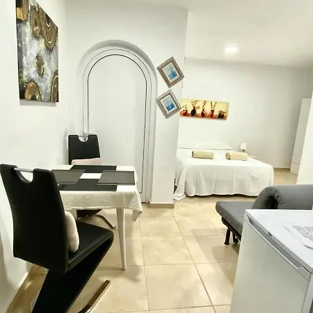 8 Liberty Estudio Costa Adeje (Tenerife)